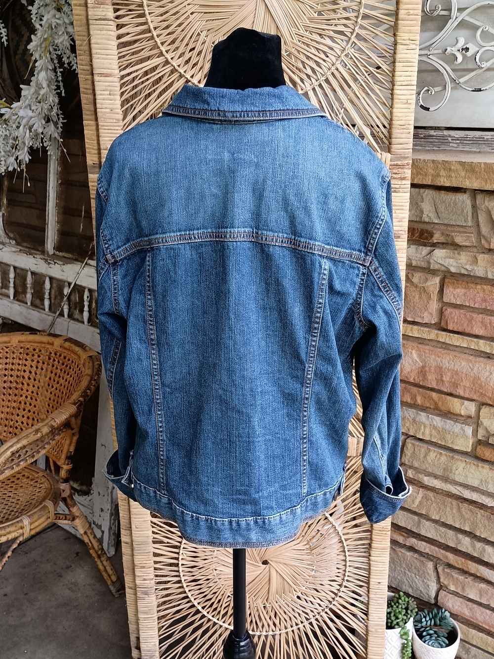 Eddie Bauer Classic Blue Denim Jacket - Picture 4 of 6